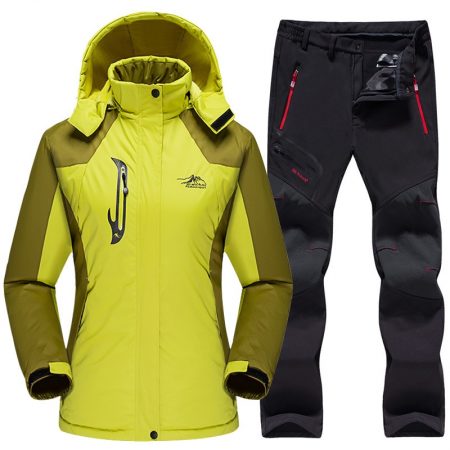 Winter Skiing Set